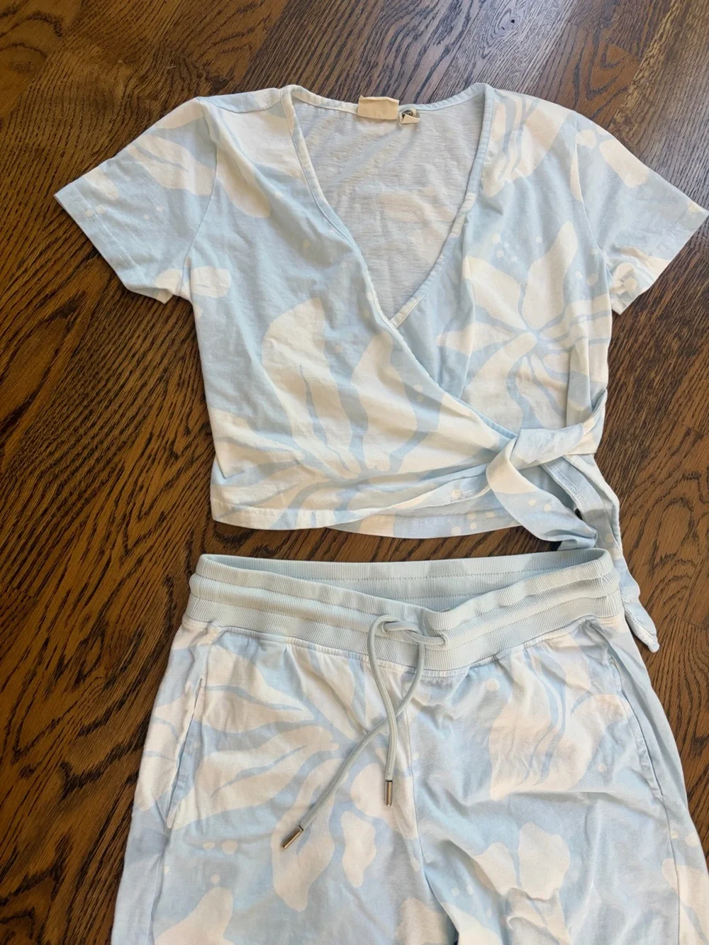 Happy Earth organic cotton set: wrap top and matching pant